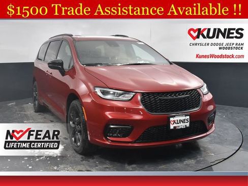 New 2026 Chrysler Pacifica Select image 1