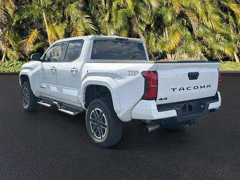 Used 2025 Toyota Tacoma TRD Sport AWD/4WD image 7