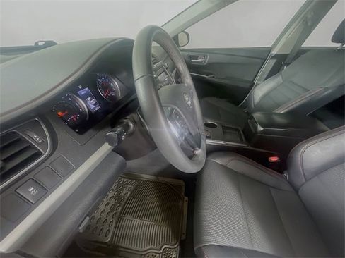 Used 2017 Toyota Camry SE image 20