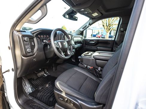 Used 2024 Chevrolet Silverado 2500 Custom w/ Custom Value Package image 15