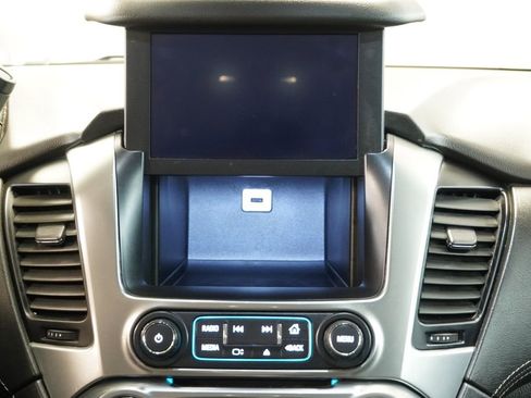 Used 2020 Chevrolet Suburban LT image 22