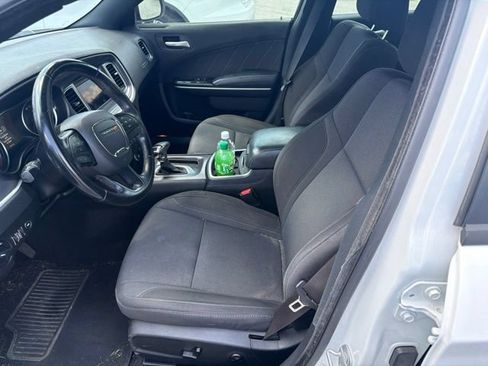 Used 2019 Dodge Charger SXT RWD image 10