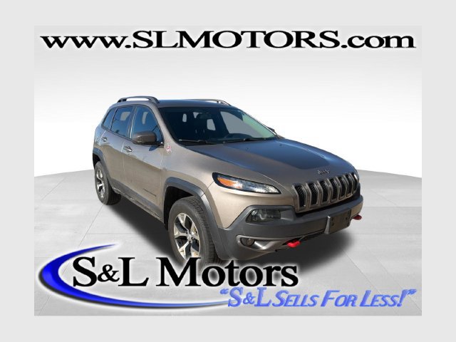 Used 2017 Jeep Cherokee Trailhawk w/ Cold Weather Group AWD/4WD image 1