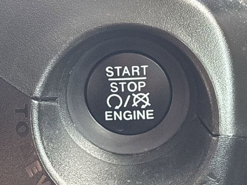 Used 2020 Jeep Renegade Altitude FWD image 27