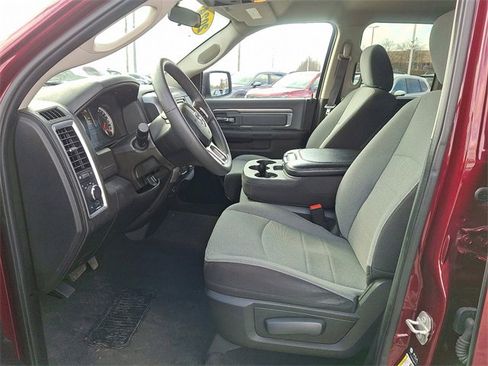 Used 2024 RAM 1500 Classic SLT image 9