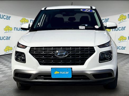 Used 2025 Hyundai Venue SE image 2