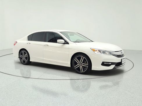 Used 2016 Honda Accord Sport image 3