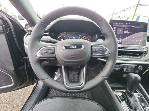 Certified 2023 Jeep Compass Latitude image 11