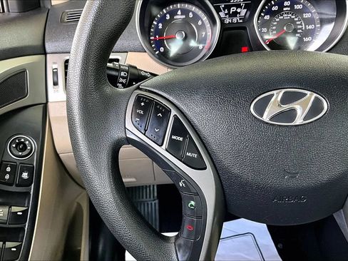 Used 2014 Hyundai Elantra SE w/ Option Group 02 FWD image 10