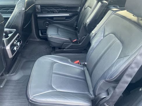 Used 2019 Ford Expedition Platinum image 30