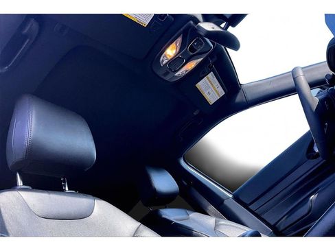 Used 2025 Jeep Compass Limited w/ High Altitude Package image 18