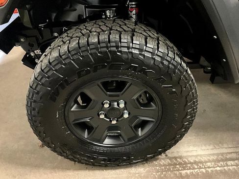 Used 2022 Jeep Gladiator Mojave w/ Cold Weather Group image 11