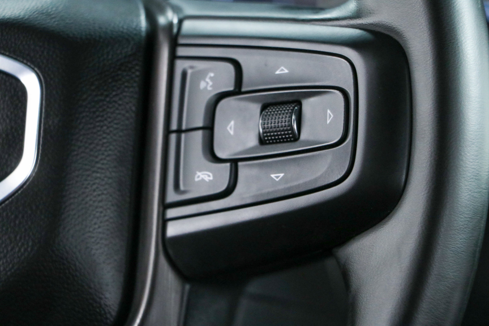 Used 2025 GMC Sierra 1500 AT4 w/ AT4 Premium Package AWD/4WD image 15