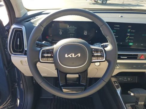 Certified 2025 Kia Sorento S w/ Panoramic Sunroof Package FWD image 8