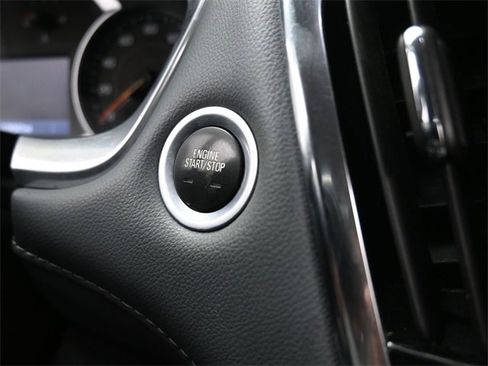 Used 2021 Chevrolet Traverse LT w/ LT Premium Package image 17