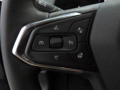 Used 2025 Chevrolet Trax ACTIV w/ Sunroof Package FWD image 13