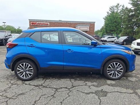 Used 2022 Nissan Kicks SV image 7