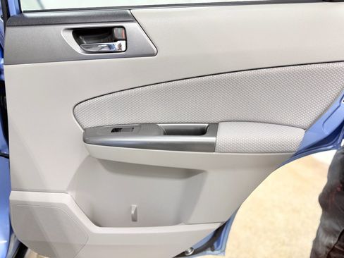 Used 2012 Subaru Forester 2.5X Premium w/ All-Weather Pkg image 26