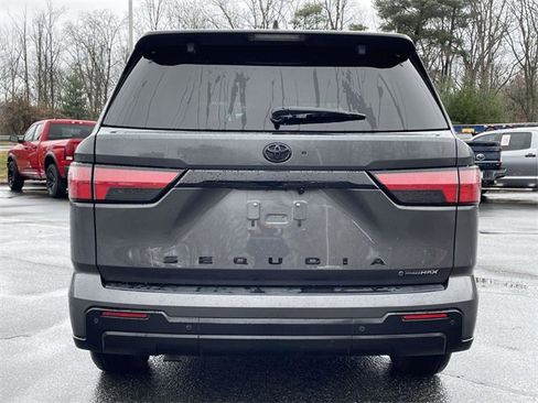 Used 2025 Toyota Sequoia Platinum image 4