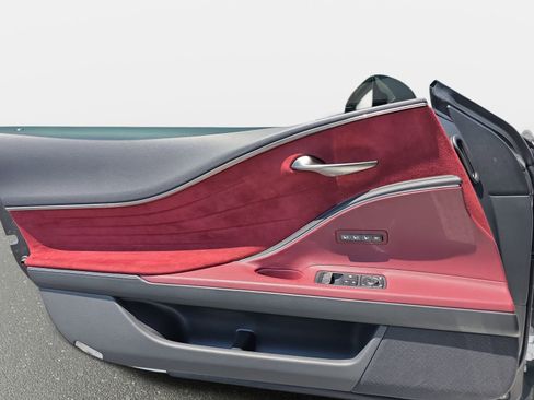 Used 2018 Lexus LC 500 Coupe w/ Performance Package RWD image 25