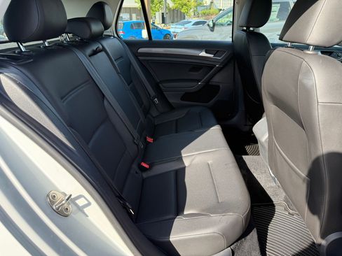 Used 2020 Volkswagen Golf 4-Door FWD image 31