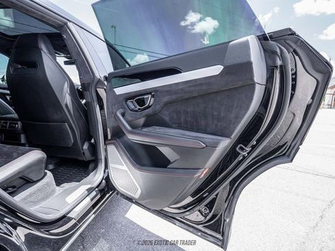 Used 2021 Lamborghini Urus AWD/4WD image 27