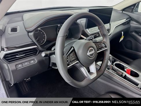 New 2025 Nissan Altima 2.5 SR image 9