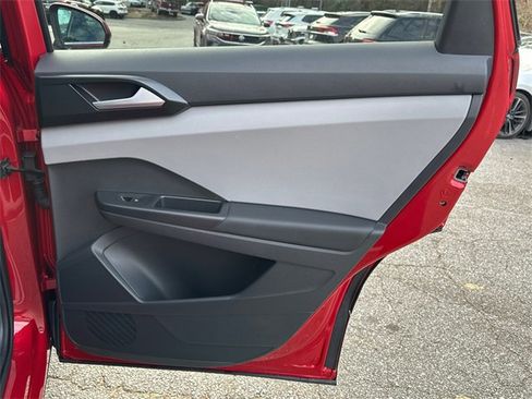 Certified 2022 Volkswagen Taos SE image 16