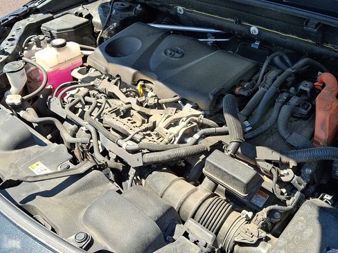 Used 2021 Toyota Venza XLE image 29