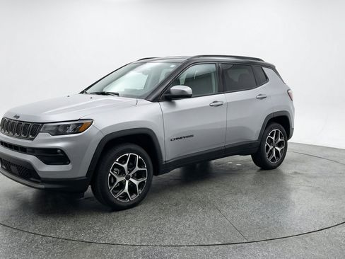 Used 2025 Jeep Compass Limited AWD/4WD image 3