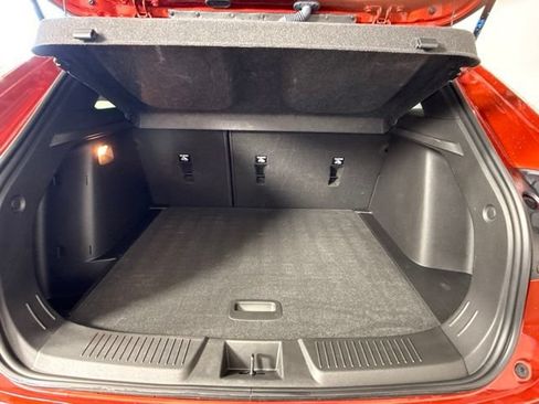 Used 2024 Chevrolet Trax RS w/ Sunroof Package FWD image 28