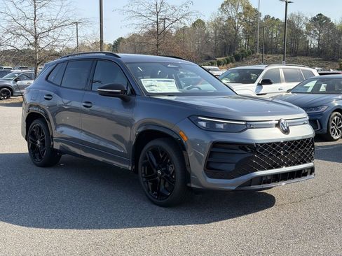 New 2026 Volkswagen Tiguan SE R-Line FWD image 7