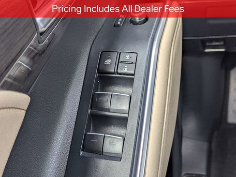 Used 2024 Toyota Highlander Platinum FWD image 27