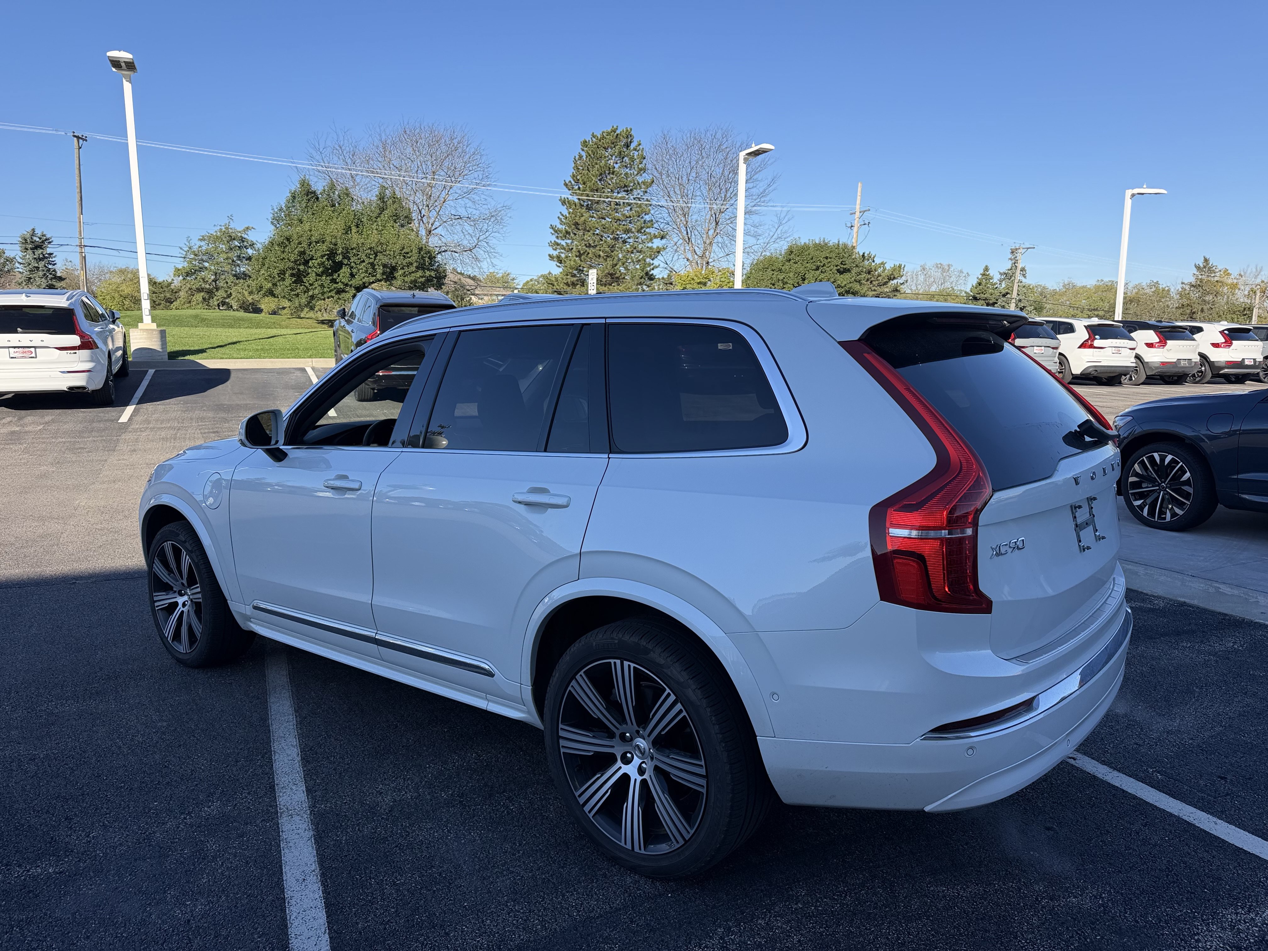 Used 2025 Volvo XC90 T8 Plus w/ Protection Package Premier AWD/4WD image 5