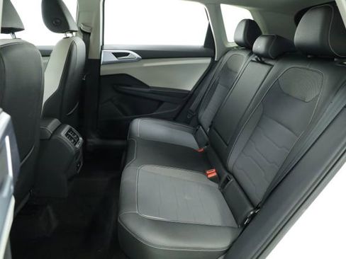 New 2025 Volkswagen Taos SE image 31