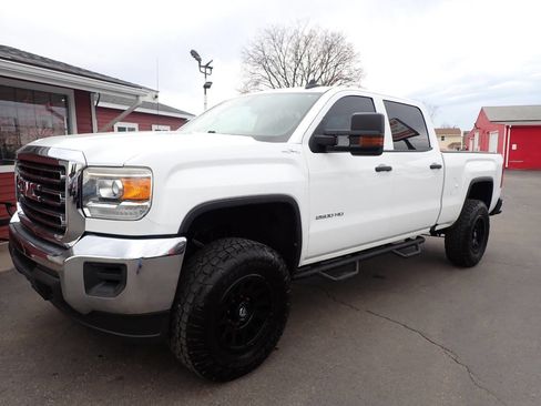 Used 2016 GMC Sierra 2500 4x4 Crew Cab w/ Sierra Convenience Package image 3