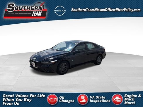 Used 2024 Hyundai Elantra SEL FWD image 1