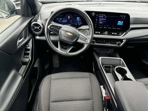 Used 2025 Chevrolet Equinox LT FWD image 15
