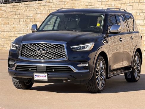 Used 2018 INFINITI QX80 4WD w/ Deluxe Technology Package image 3