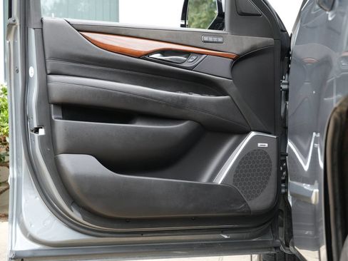 Used 2019 Cadillac Escalade Premium Luxury AWD/4WD image 38