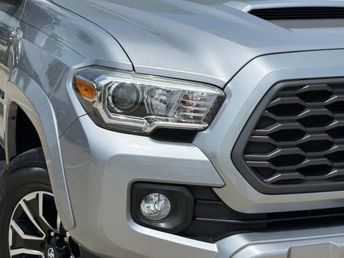 Used 2020 Toyota Tacoma TRD Sport RWD image 3