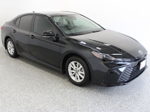 Used 2026 Toyota Camry LE w/ Convenience Package FWD image 4