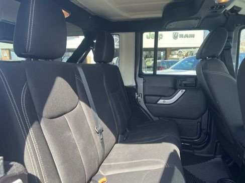 Used 2016 Jeep Wrangler Unlimited Sahara image 21