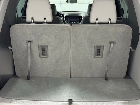 Certified 2023 GMC Acadia SLT w/ Technology Package image 26