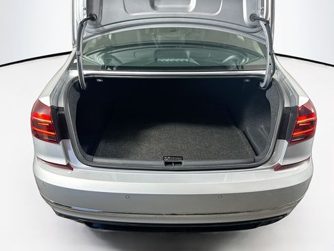 Used 2019 Volkswagen Passat 2.0T SE R-Line FWD image 29