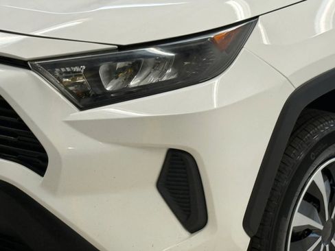 Used 2019 Toyota RAV4 LE w/ Carpet Mat Package image 4