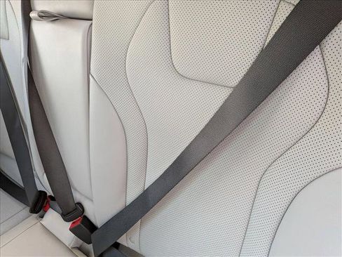 Used 2021 Hyundai Elantra Limited image 15