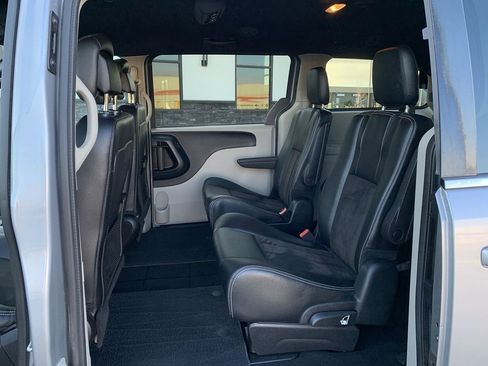 Used 2019 Dodge Grand Caravan SXT image 24