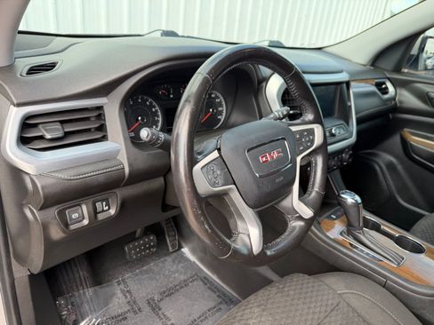 Used 2019 GMC Acadia SLE FWD image 16