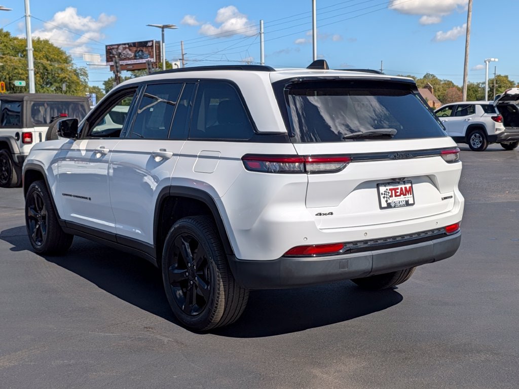 Used 2023 Jeep Grand Cherokee Limited w/ Black Appearance Package AWD/4WD image 5